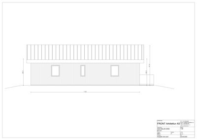 Fasadetegning som viser bygningens front med mål, vinduer og takform.