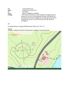 Bildet viser en situasjonsplan (tomteplan) med bygningsplassering, vei (Bjørknesveien), høydeforhold (konturlinjer) og en nordpil.