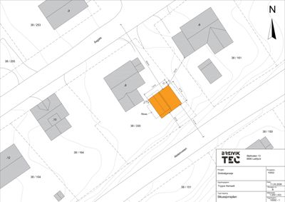 Situasjonsplan som viser tomtens plassering i forhold til nabolag, gater og eiendommer.