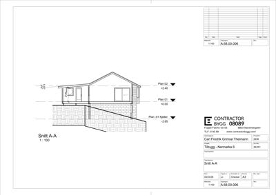 Snittegning (Snitt A-A) som viser bygningens tverrsnitt, høyder og konstruksjon.