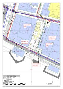 Situasjonsplan som viser bygningens plassering i forhold til naboer, vannledninger og vassdrag, samt avstandskrav.