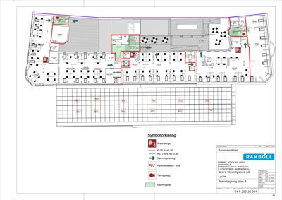 En brannplan (branntegning) som viser romfordeling, utstyr og ramningsveier for et bygg.