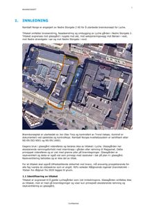 Flyfoto av et byggeområde med en markert tomt (Lychegården) og omgivelser, inkludert nabolagsgater.