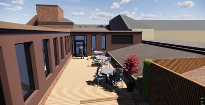 3D-visualisering av en uteplass eller terrasse med møbler, planter og personer foran et bygg.