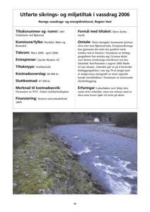 Fotografi av en elvebre med steinblokker og et hus i bakgrunnen, relatert til sikringstiltak.