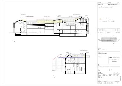 Snittegning (Snitt D-E) som viser bygningens tverrsnitt, høyder, takkonstruksjon og romfordeling.