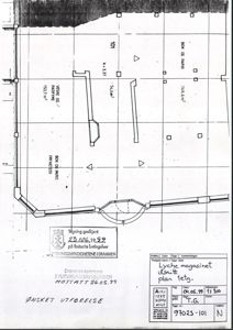 Situasjonsplan (utsnitt) som viser tomtens grenser, bygningers plassering og arealoppdelinger.
