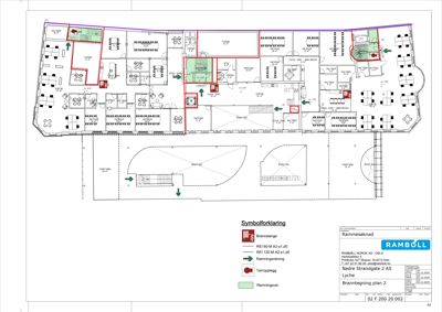 Etasjeplan (branntegning) som viser romfordeling, utrymningsveier og brannsikkerhetstiltak.