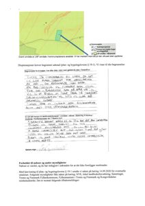 Et situasjonskart (grønt område) med markerte byggefelt og en blå pil som viser et forslag til nybygging.