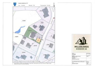 Situasjonsplan som viser eiendomsnummer, naboeiendommer, veier og bygningsplasseringer i området.