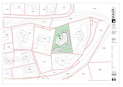 Situasjonsplan som viser tomtens plassering i forhold til nabolaget, topografi, eksisterende bygninger og planlagt bebyggelse.