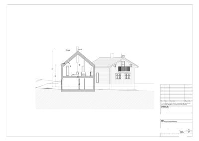 Snittegning av eksisterende hus og tilbygg med høydemål og romfordeling.