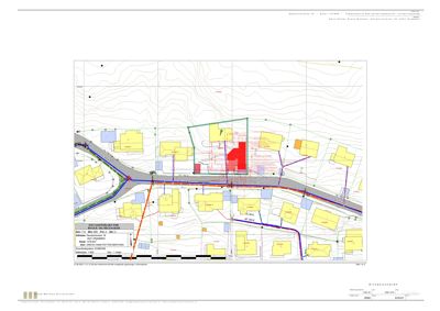 Situasjonsplan som viser tomt, bygninger, vegnett og topografi.