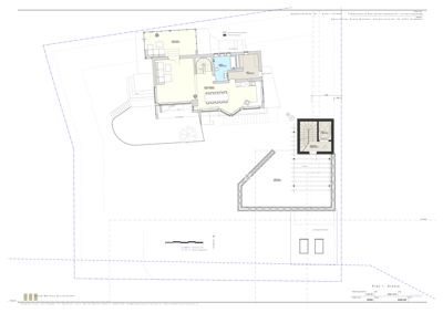 Etasjeplan (1. etasje) som viser romfordeling, vegger og inngangsparti.