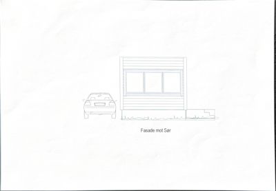 Fasadetegning av en bygning sett fra sør, med bil og terrenglinjer.