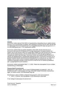 Flyfoto av eiendommen med bygninger og kystlinje