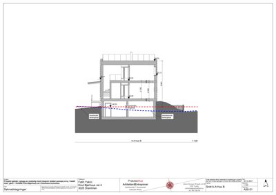 Snittegning (A-A) som viser bygningens tverrsnitt, høyder, grunnforhold og konstruksjon.