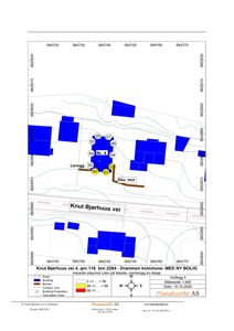 Situasjonsplan som viser eiendommen Knut Bjørhuus vei 4 med bygninger, vegger, murer og topografi.
