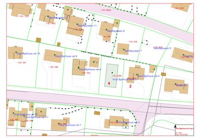 Situasjonsplan som viser eiendomsinndeling, bygningsspor, vegnett og høydemål for et område i Ramfløyveien og Knut Bjørhuus vei.