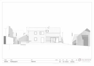 Fasadetegning (oppriss) av bygning sett fra vest, med angivelse av høyder og eksisterende terreng.