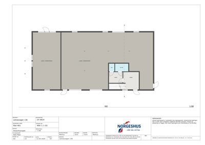 Etasjeplan (Plan H01) som viser romfordeling, dører og vinduer for et hus.