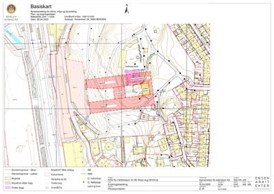 Situasjonsplan som viser tomtens beliggenhet, omgivende infrastruktur, eksisterende og planlagt bebyggelse samt eiendoms- og bygningerrenser.