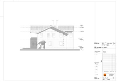 Fasadetegning (opprikk) av bygningen sett fra vest, med angitte høyder og detaljer.