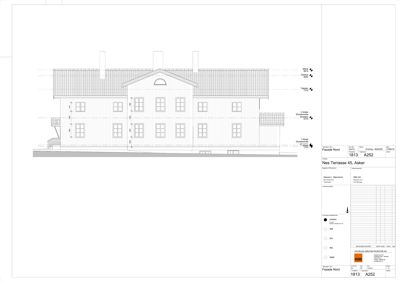 Fasadetegning (opprikk) av bygningen sett fra nord, med detaljer om vinduer, tak og trapp.