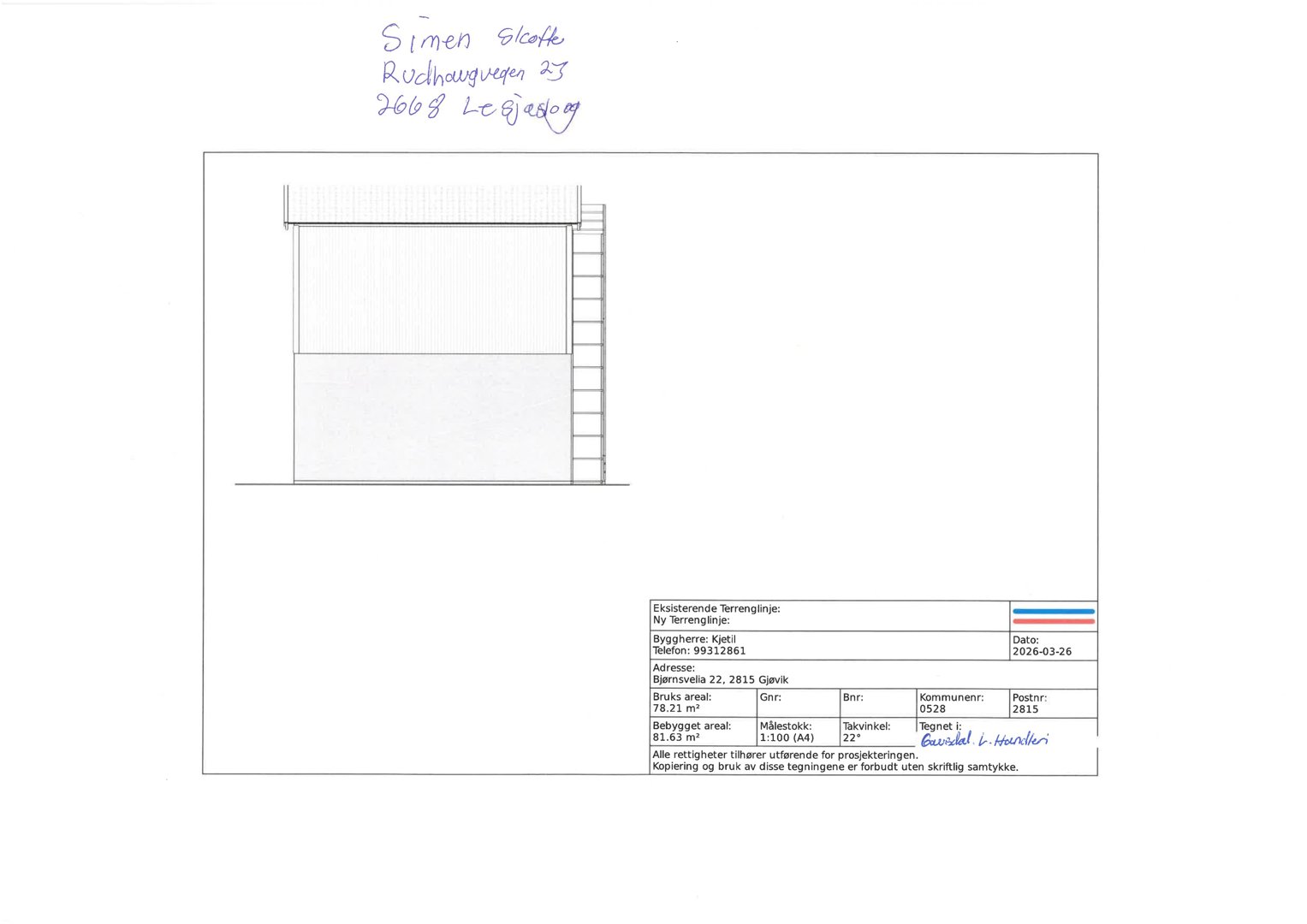 Fasadetegning (opprikk) av bygning sett fra siden, med en detaljert takkonstruksjon og en trapp på venstre side.