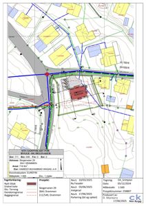 Situasjonsplan som viser bygningens plassering i forhold til nabolag, vegnett og topografi.