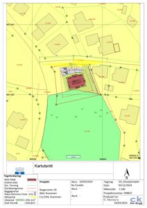 Situasjonsplan (kartutsnitt) som viser tomtens plassering i forhold til nabolag, eiendomsgrenser og byggegrenser.