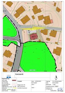 Situasjonsplan (kartutsnitt) som viser tomt, naboeiendommer, veggrenser og planlagt byggplassering.
