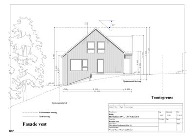 Fasadetegning av en bolig sett fra vest, med mål og terrengforhold