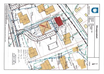 Situasjonsplan som viser tomt, naboeiendommer, vegnett og bygningers plassering.