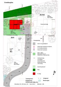 Situasjonsplan som viser tomtsgrenser, naboeiendommer, vegnett og arealbruk for et boligprosjekt.