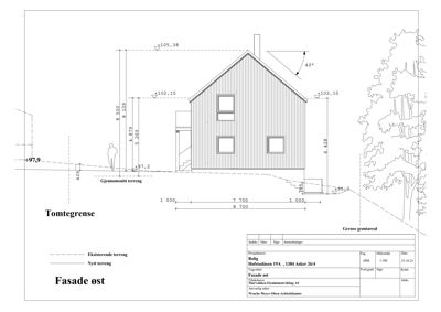 Fasadetegning av en bolig sett fra øst, med mål og terrenghøyder