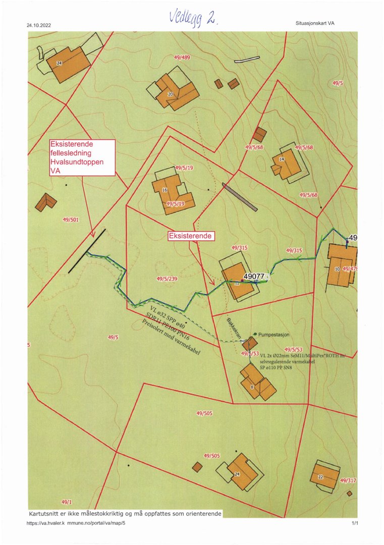 Situasjonskart over et område med eksisterende VA-ledninger, bygninger og topografi.