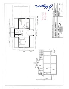 Bildet viser en tegning med etasjeplan (loftsplan) og et snitt av en bygning.