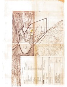 Situasjonsplan med topografiske kurver som viser terrengform, samt tegnet plassering av en bygning (gult) og en vei (stiplet linje) på tomten.