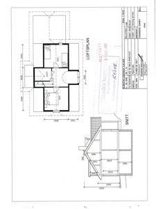 Bildet viser en tegning med både etasjeplan (LOFTSPLAN) og et snitt (SNITT) av en bygning, inkludert romfordeling og mål.