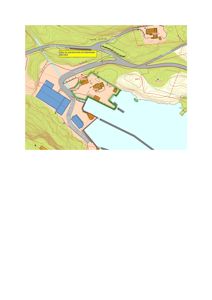 Situasjonsplan som viser tomtens beliggenhet i forhold til omgivelsene, inkludert topografi (høydekurver), veier, vann og naboeiendommer.