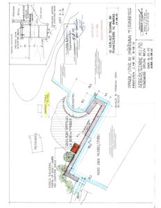 Snittegning (Snitt A-A) som viser tverrsnittet gjennom en kai eller molo med detaljer om konstruksjon, vannlinje og grunnforhold.
