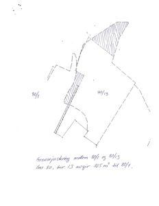 Håndtegnet situasjonsplan som viser en grensejustering mellom to eiendommer (nr. 80/1 og 80/13) med angitt arealoverføring.