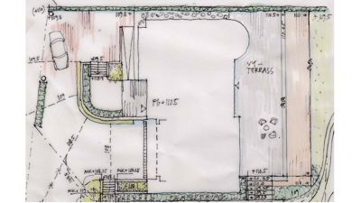 Situasjonsplan som viser tomtens form, høydemål (MK), terrassering, trapper og plassering av bygning i forhold til tomtegrenser.