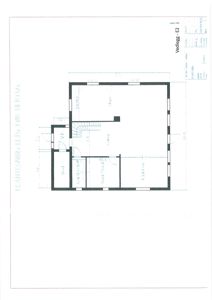 Etasjeplan (plantegning) som viser romfordeling, dører, vinduer og mål for et hus.