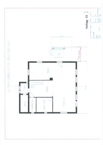 Plantegning (etasjeplan) som viser romfordeling, dører og dimensjoner for en bygning.