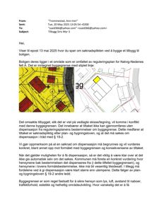 Bildet viser en situasjonsplan (tomtekart) med bygningsplassering, reguleringsgrenser og stiplede byggegrenser. Det er også inkludert en gul markert bygning.