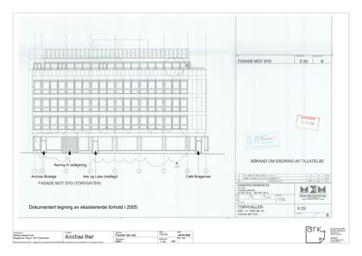 Fasadetegning av bygningen sett fra sør (Torvgaten), som viser vindusoppsett, innganger og detaljer for første etasje.