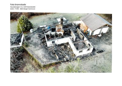 Fotografi av en brannskadet bygning sett fra luften (flyfoto).