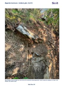 Fotografi av en steinblokk i skaret nordøst for bolighuset, som viser et potensielt steinsprangprodukt.